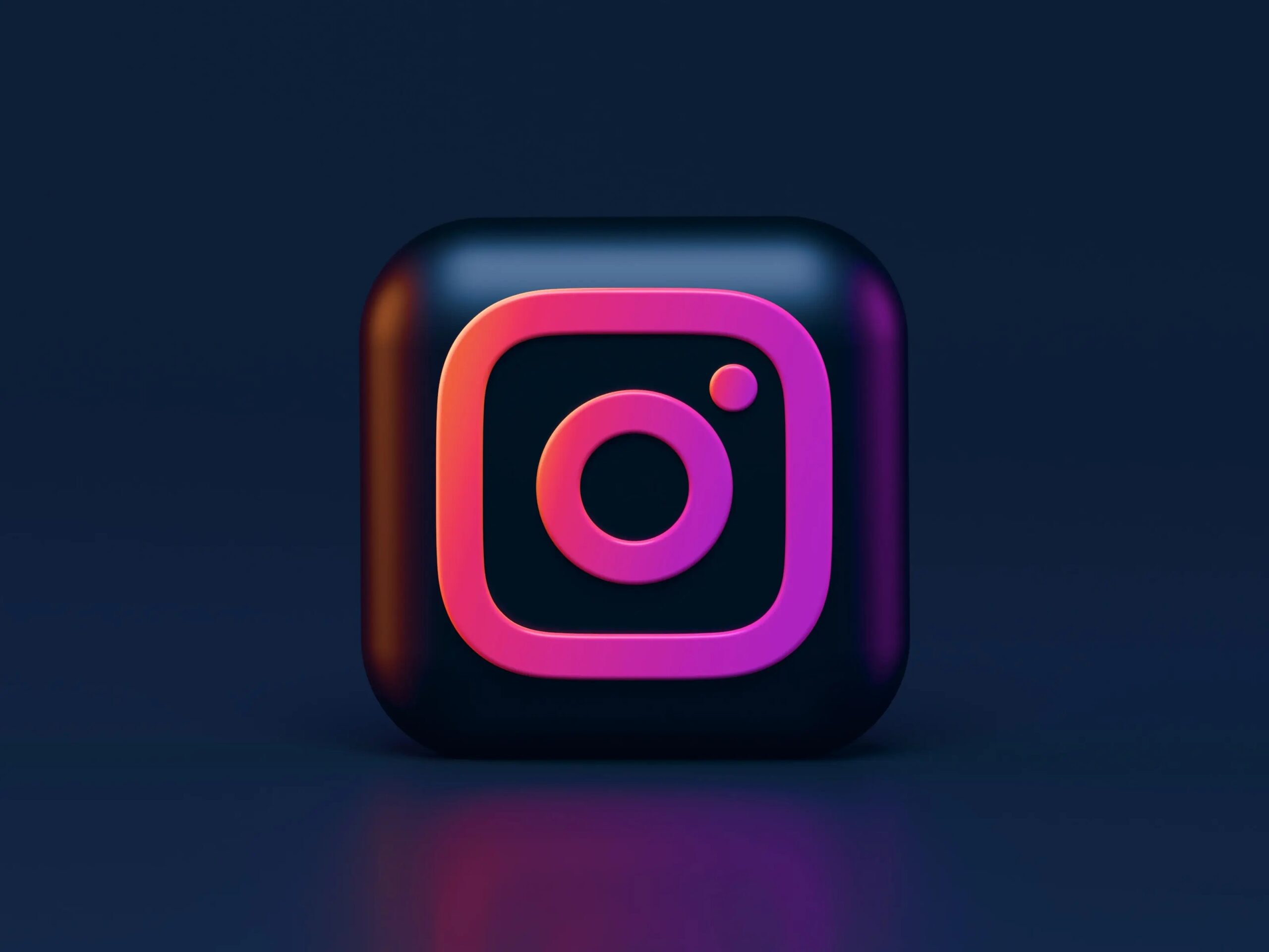 alexander-shatov-71Qk8ODIBko-unsplash قالب لایه باز استوری و کاور ریلز - Image 1